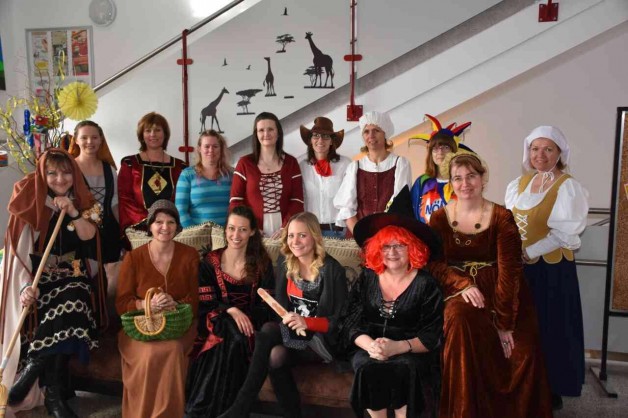 Lehrergruppe zum Motto "Mittelalter"